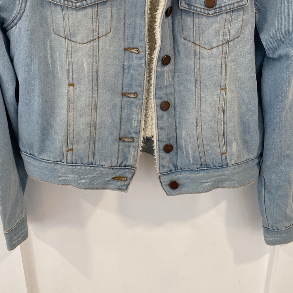 ASHLEY VINTAGE CHARM cropped denim jacket - Picture 3 of 9